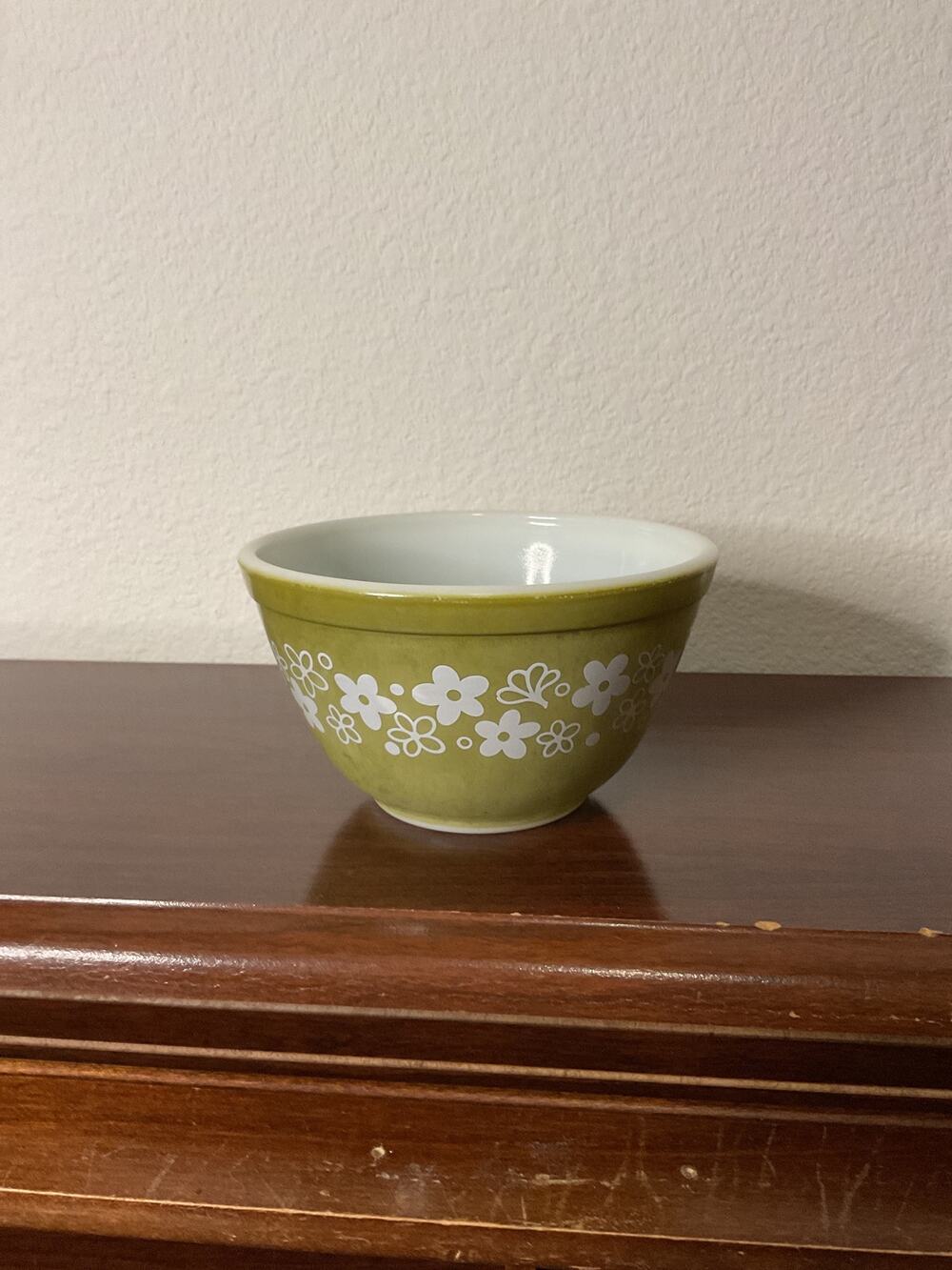 Vintage Pyrex spring blossom crazy daisy green 401 1.5 pt mixing bowl DWD